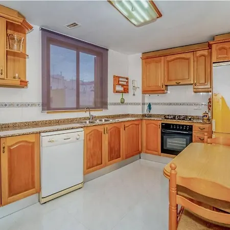 Ronda Colon. Ideal Familias Apartman *